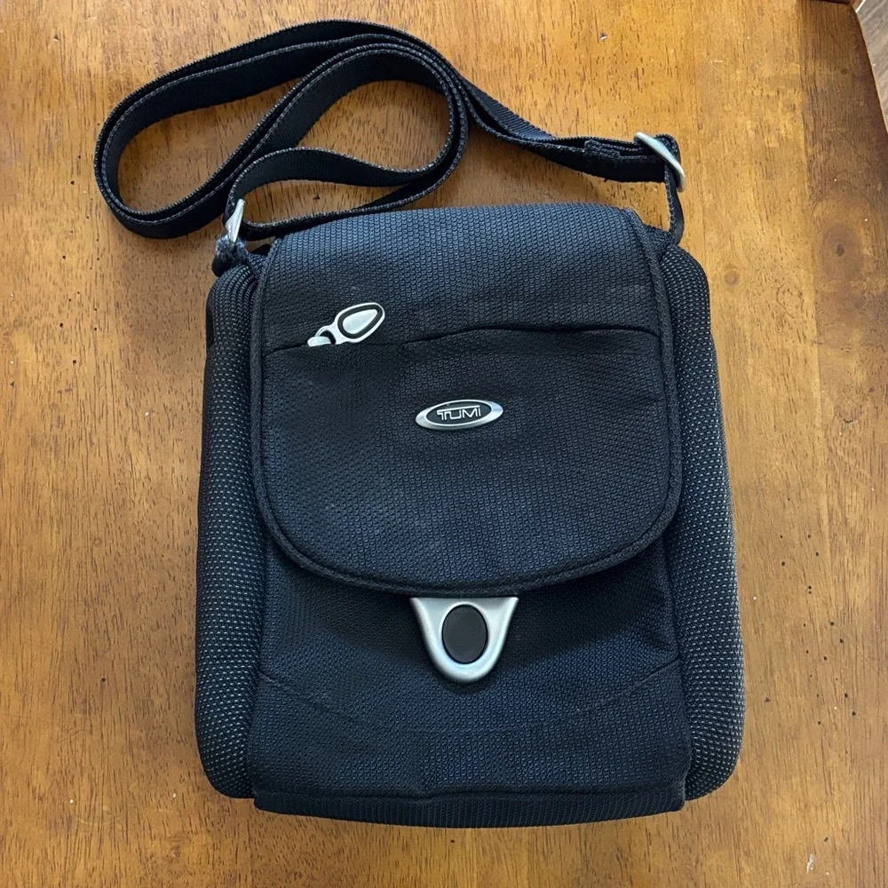Tumi T3 6414STE Black Nylon Crossbody Messenger Bag